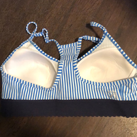 NWOT J.Crew x New Balance scalloped sports bra, M - Picture 3 of 3